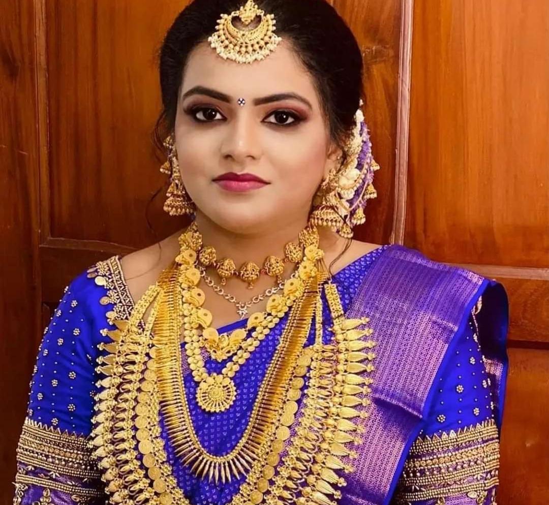 LAKHME BEAUTY PARLOUR THALASSERY