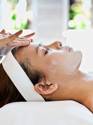 LAKHME BEAUTY PARLOUR THALASSERY